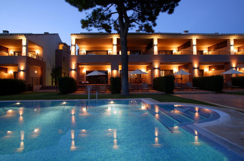Don Carlos Resort&Spa Marbella Exterior foto The hotel at night