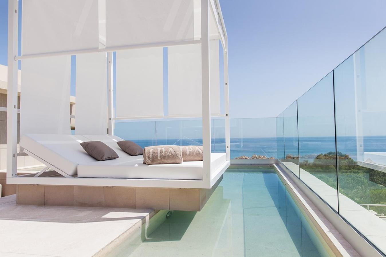 Don Carlos Resort&Spa Marbella Exterior foto The hotel's rooftop pool