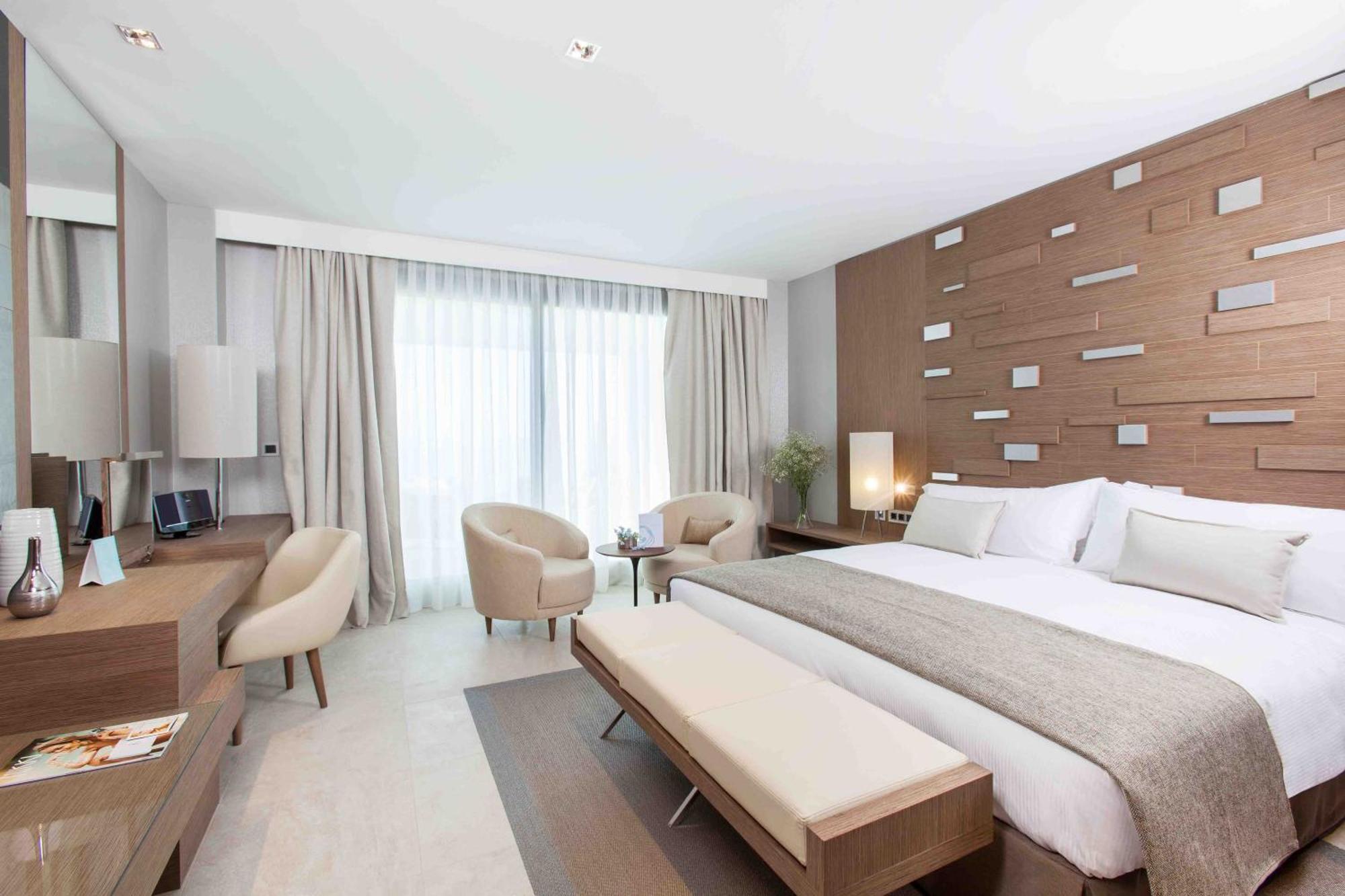 Don Carlos Resort&Spa Marbella Exterior foto A bedroom at the hotel
