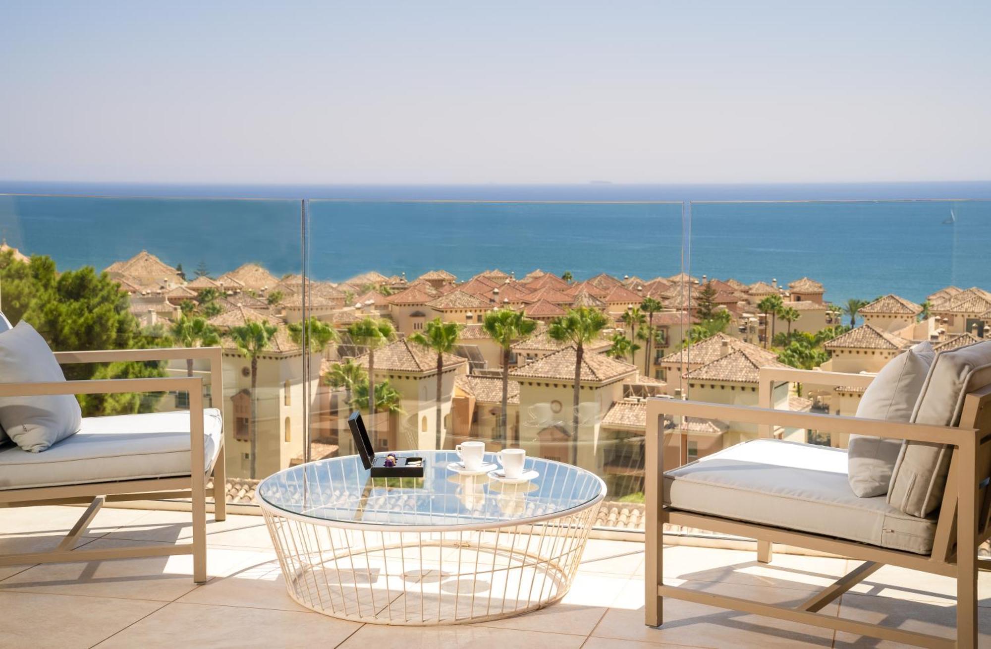 Don Carlos Resort&Spa Marbella Exterior foto View from the rooftop
