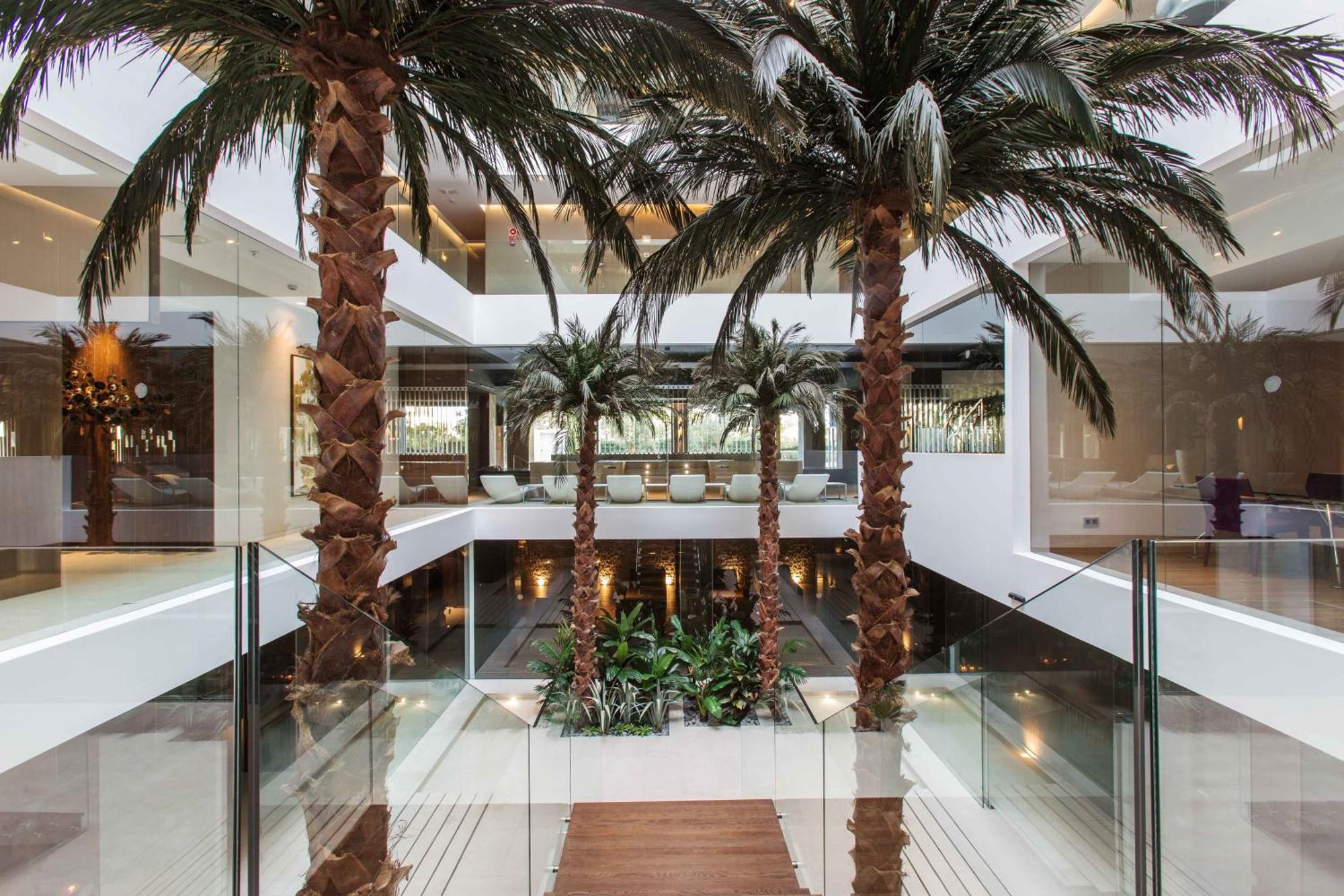 Don Carlos Resort&Spa Marbella Exterior foto The interior of the hotel