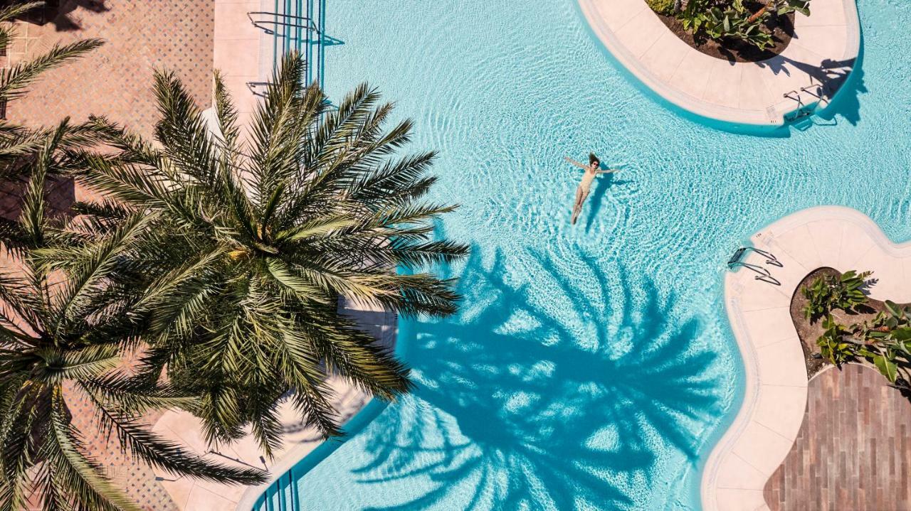 Don Carlos Resort&Spa Marbella Exterior foto Aerial view of the pool at the Atlantis Paradise Island