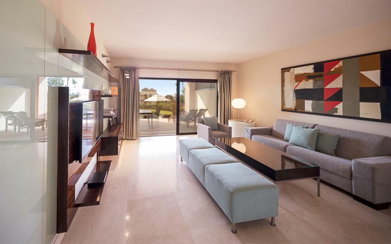 Don Carlos Resort&Spa Marbella Exterior foto A living room at the hotel