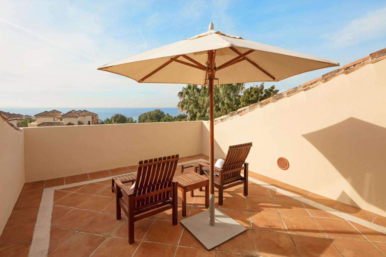 Don Carlos Resort&Spa Marbella Exterior foto A patio umbrella